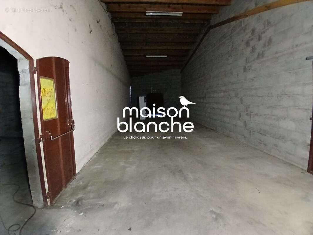 Commerce à AIRVAULT