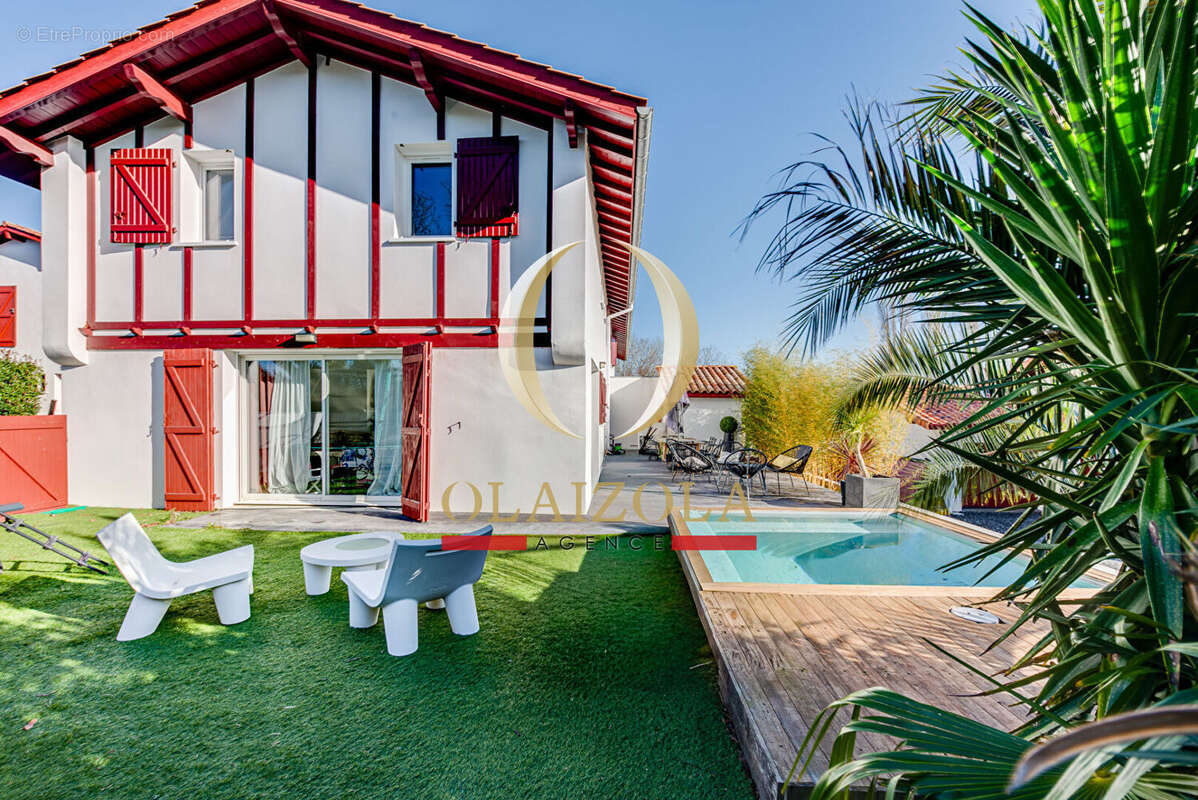 AHETZE - Maison contemporaine avec jardin et piscine - photo 3