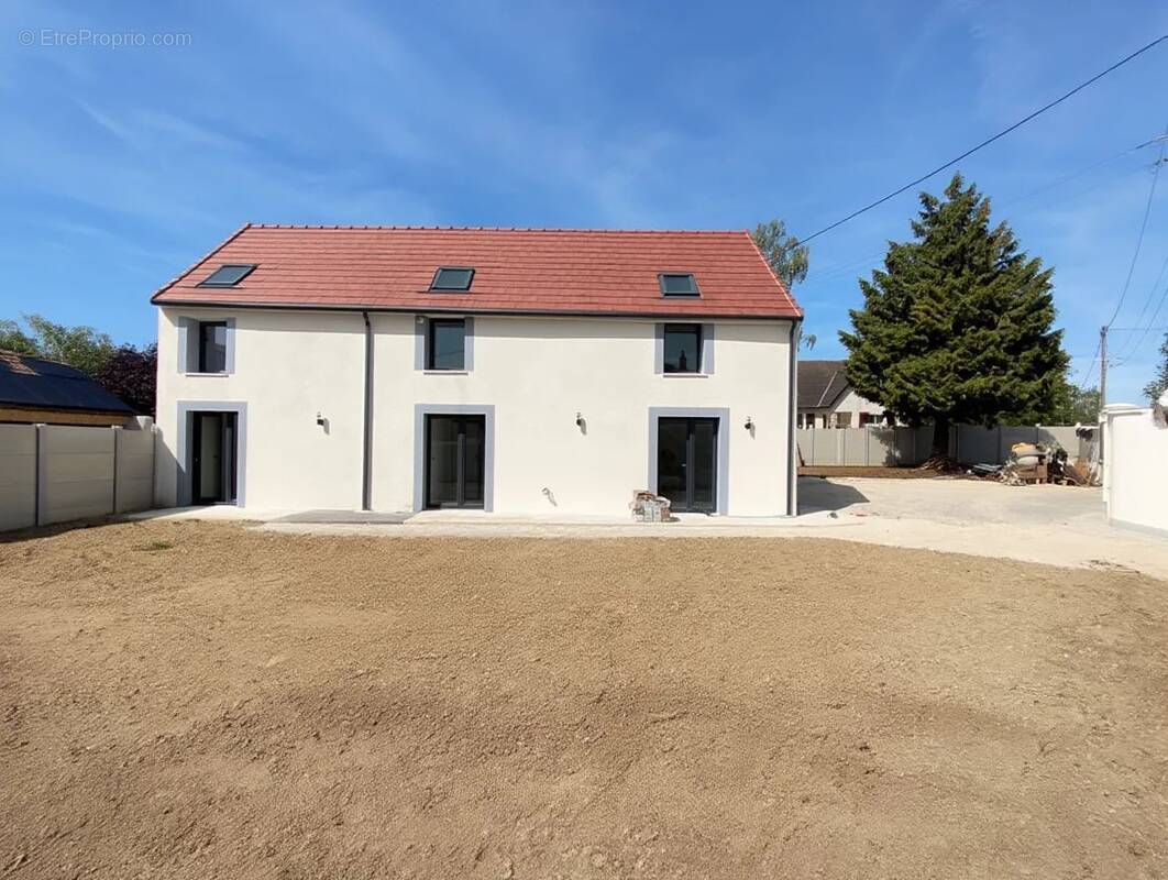Maison à ETAMPES