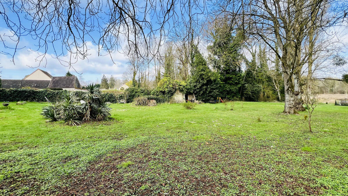 Terrain à VAYRES-SUR-ESSONNE