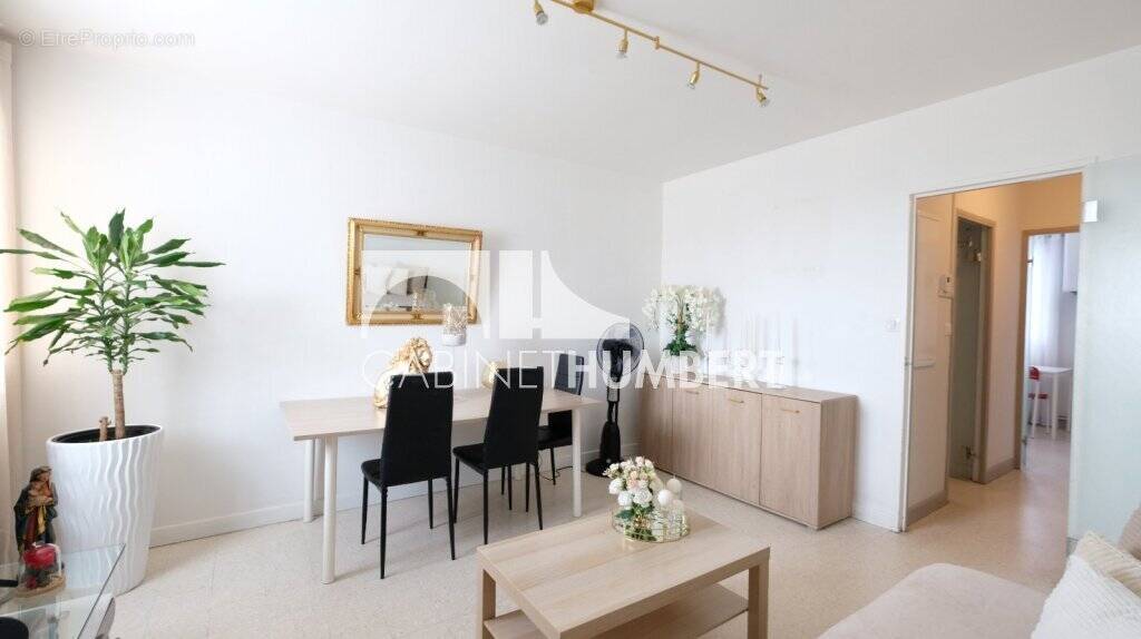 Appartement à SAINT-ETIENNE