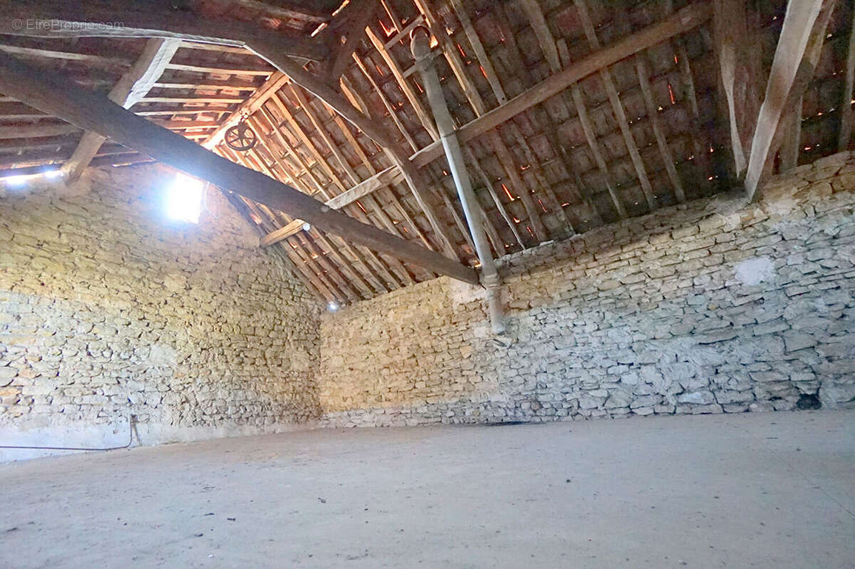 Immeuble à réhabilité à Limay 200 m2 de potentiel - photo 4