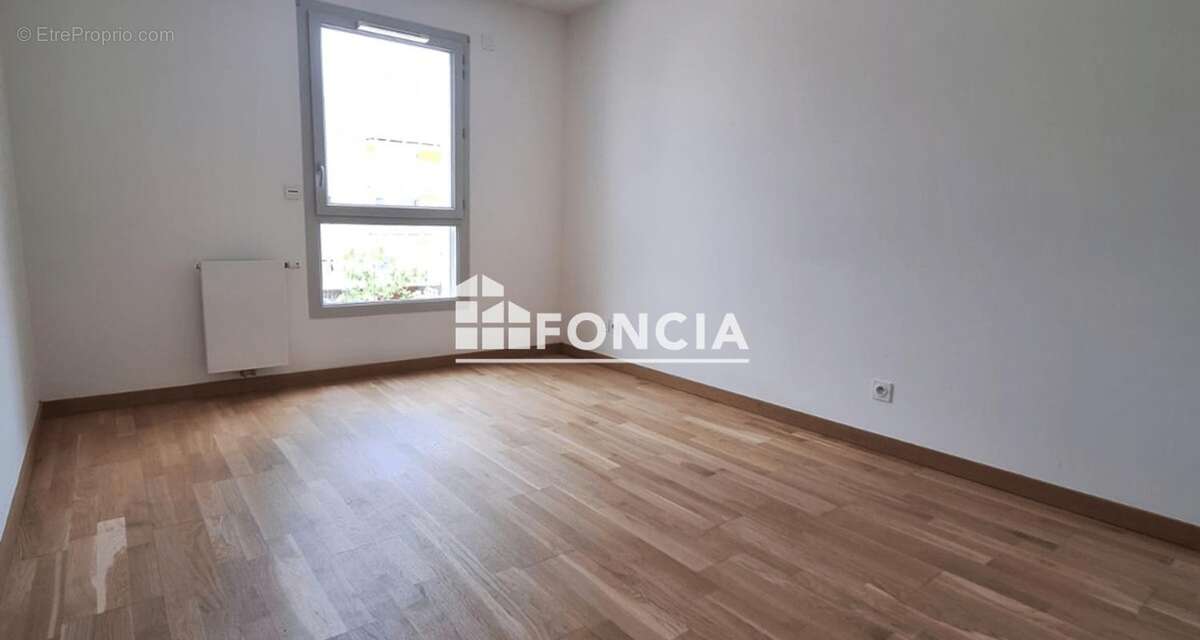 St Genis Pouilly. Ce charmant appartement de type 3 offre une superficie de 71 m2 et dispose d'une terrasse 2 place en sous -sol - photo 6