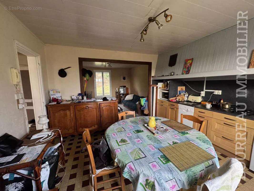 Appartement à LA CELLE-SAINT-CYR