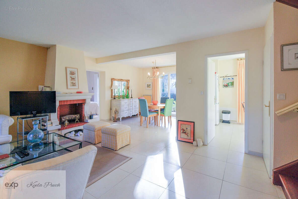 Kyela Puech- eXp Luxury France propose sur leDomaine de golf, Pont Royal, villa, piscine, jardin, suite de plain-pied - Maison à MALLEMORT