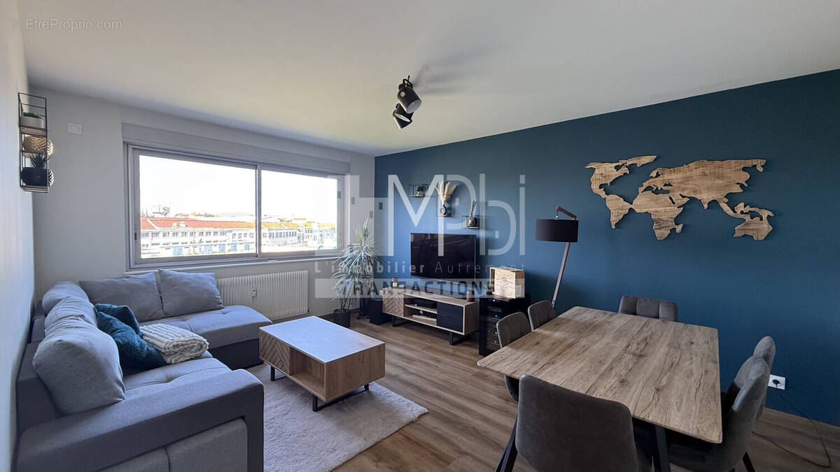 Appartement à PERONNAS