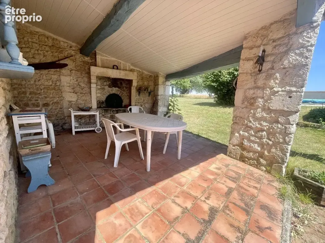 Maison de caractère avec  6 chambres, piscine et bel espace extérieur - photo 16