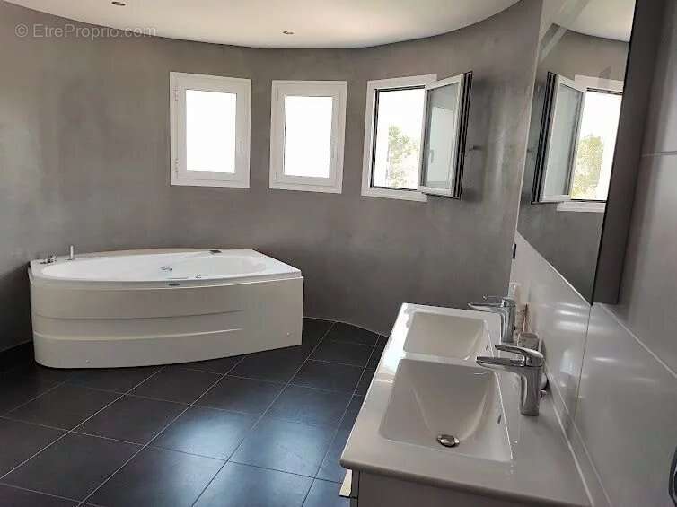 Maison 180 m² à Nimes  - photo 7