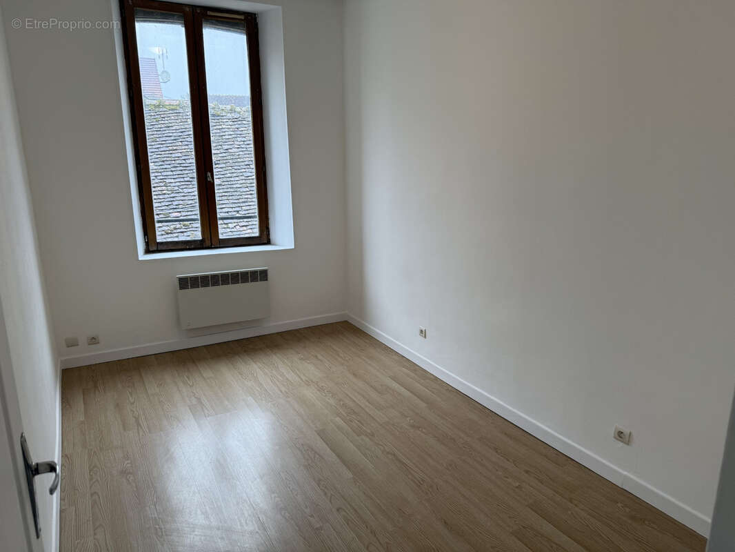 Appartement à BRIENON-SUR-ARMANCON