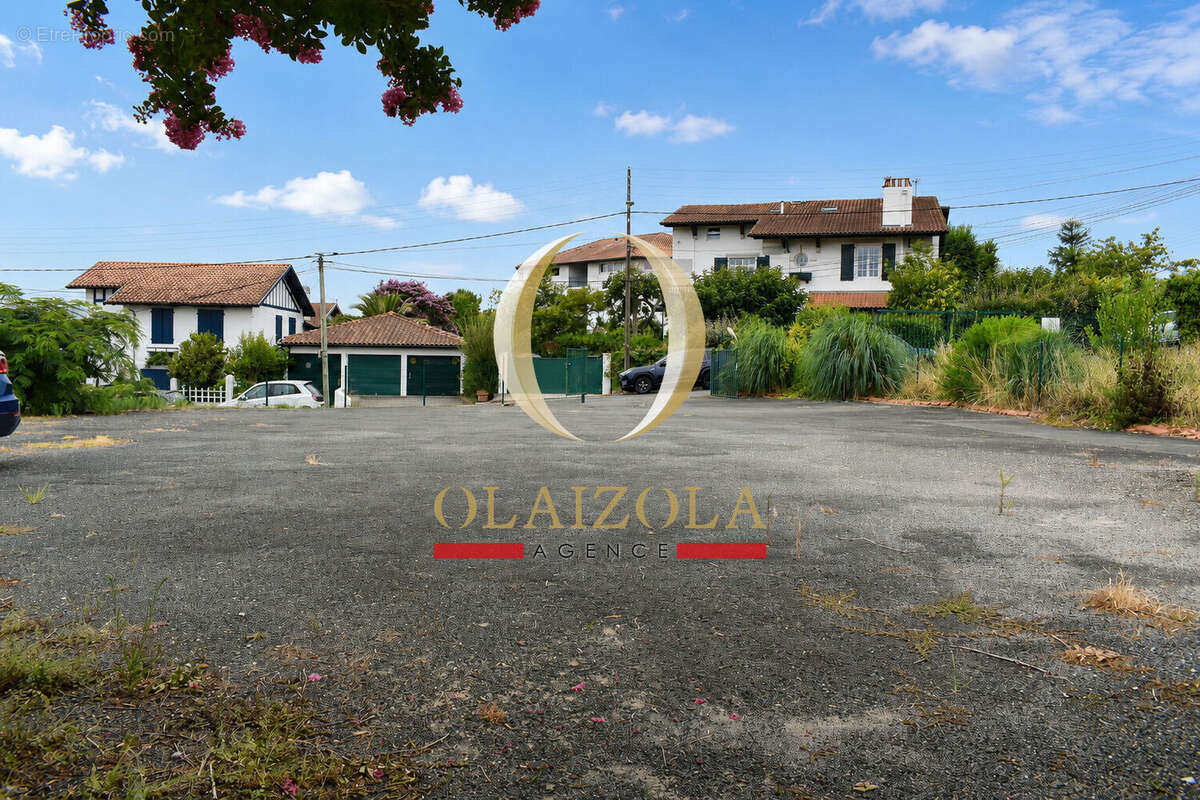 SAINT-JEAN-DE-LUZ - Maison à rénover sur terrain constructible de 1 378 m² - photo 2