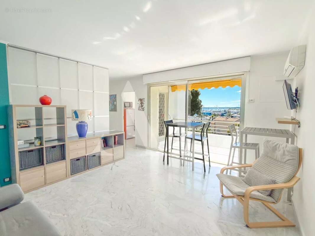 Appartement à VALLAURIS