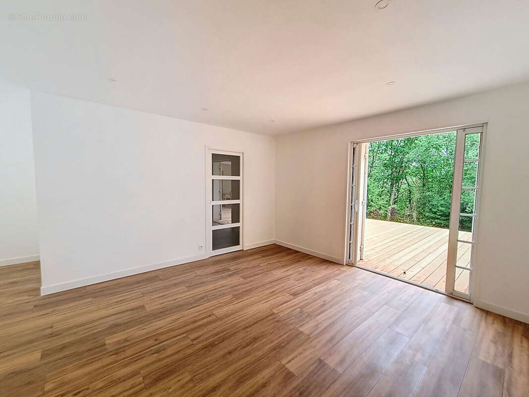 Maison à SAINT-CAPRAIS-DE-BORDEAUX