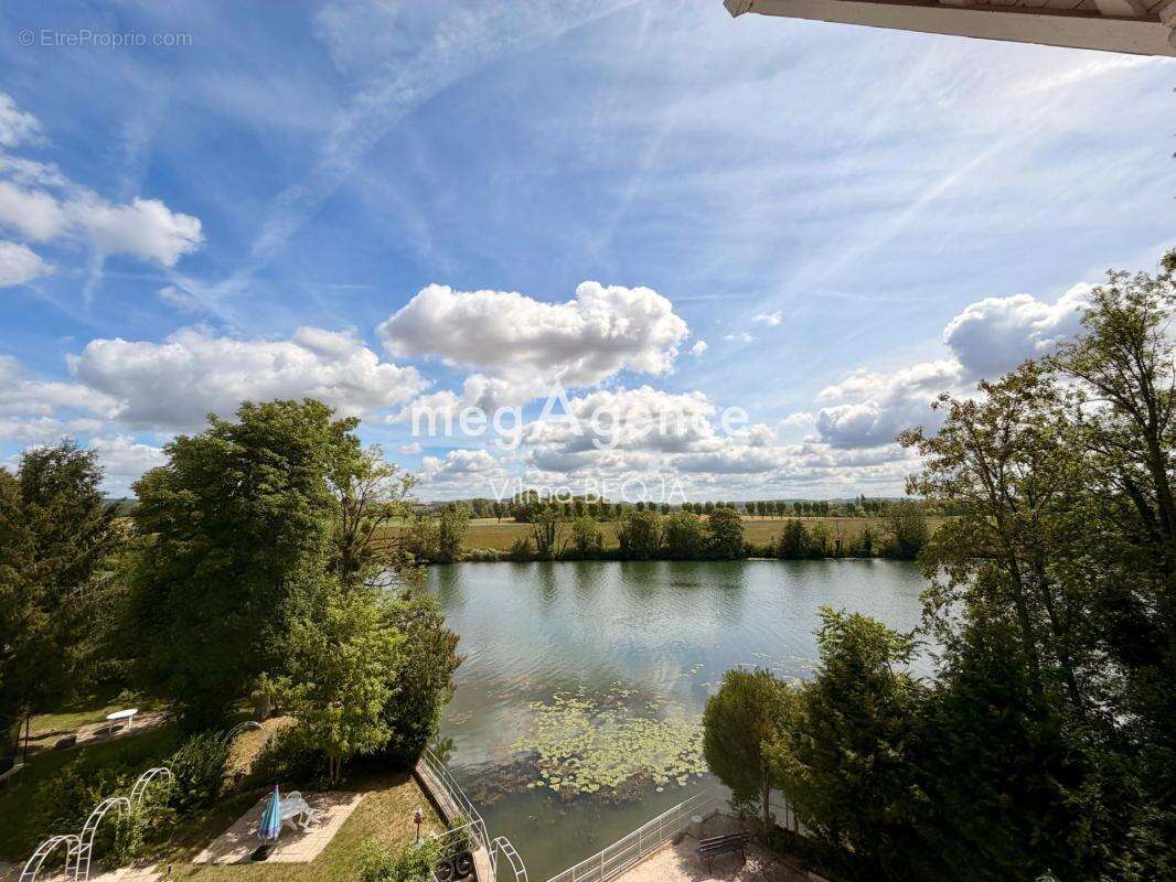 Propriété de caractère avec vue imprenable sur l’Yonne  - photo 14