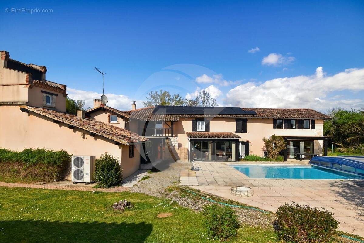 Maison à NEGREPELISSE