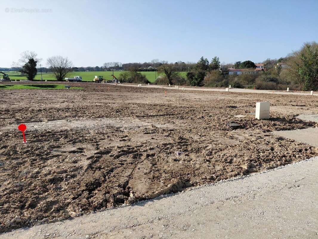 Terrain à SAINTES