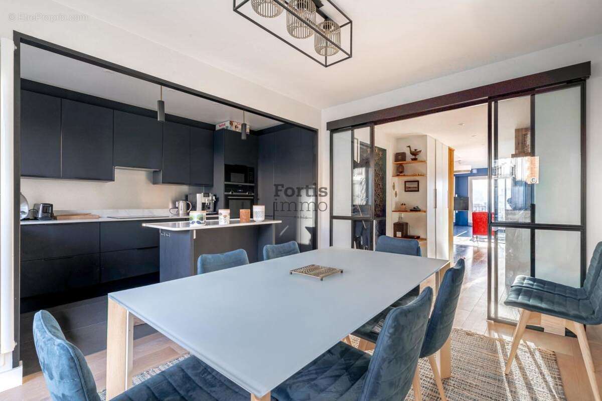 Appartement à PARIS-18E