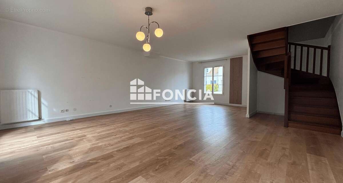 Maison à EVRY-GREGY-SUR-YERRE