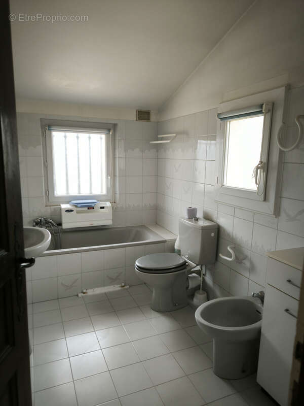 Maison à SAINT-LAURENT-DE-LA-SALANQUE