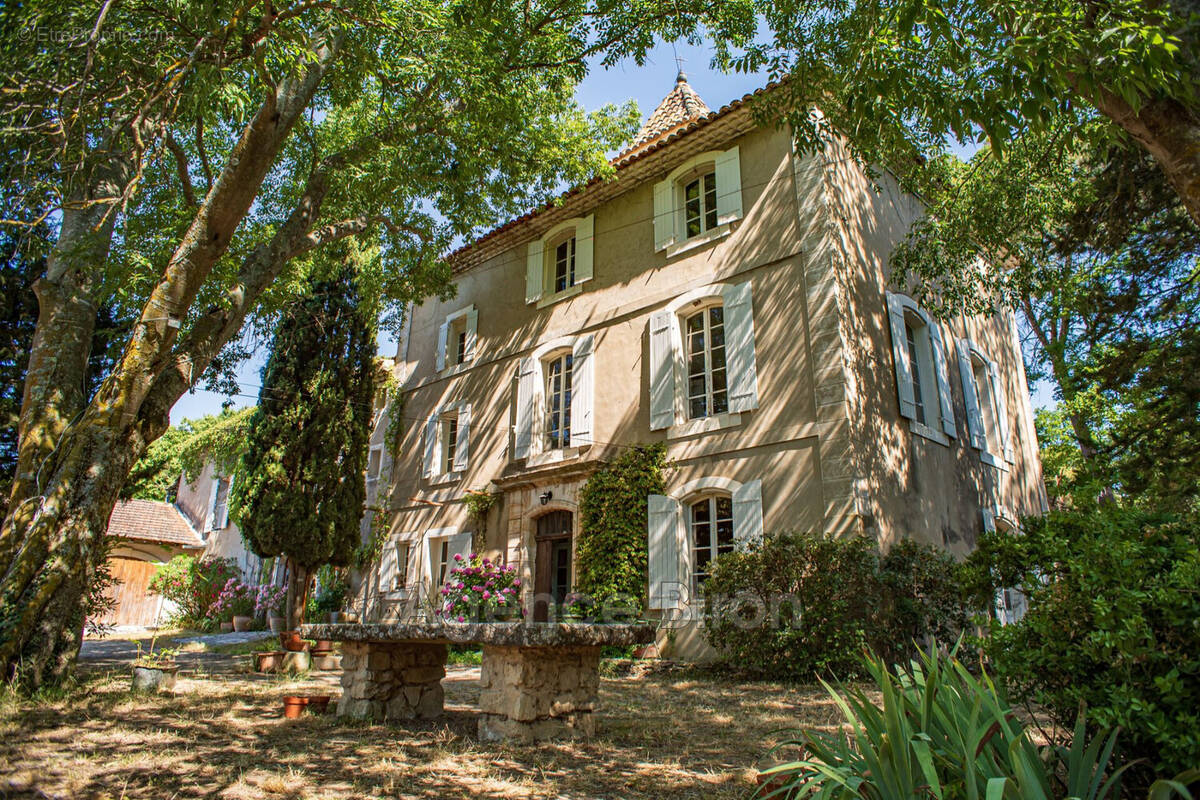 Maison à L'ISLE-SUR-LA-SORGUE