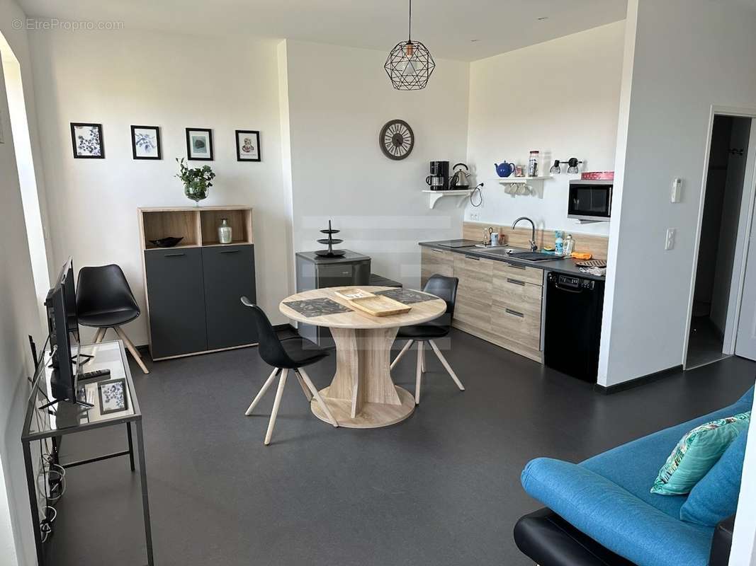 Commerce à LEZIGNAN-CORBIERES