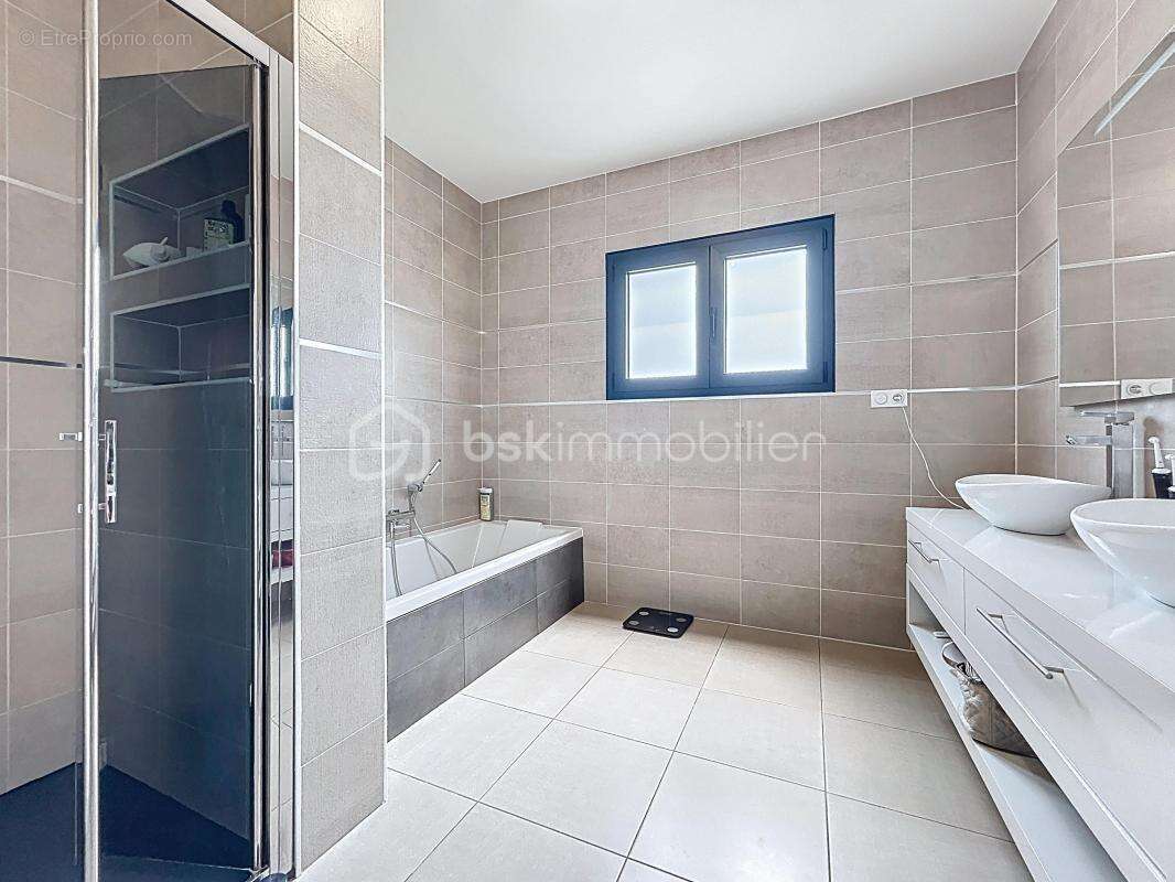 Maison à CUBZAC-LES-PONTS