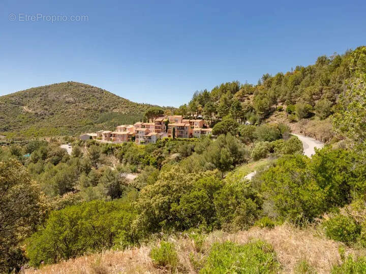 Appartement à ROQUEBRUNE-SUR-ARGENS