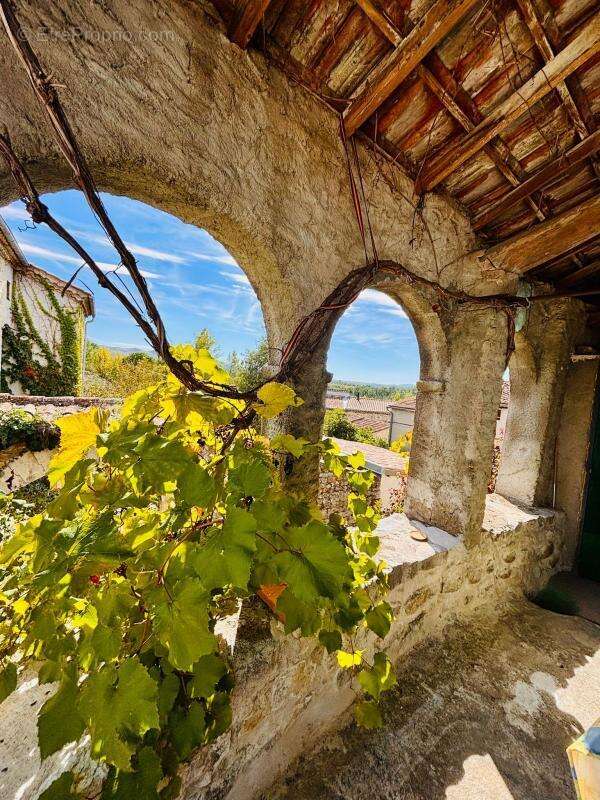 Maison à GROSPIERRES