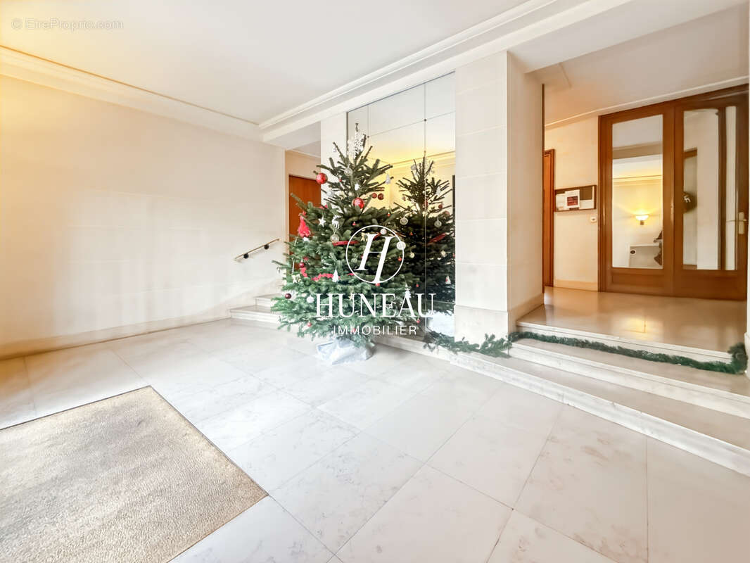 Appartement à PARIS-16E