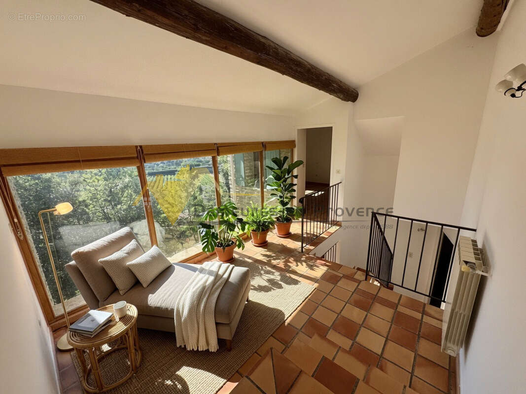 À vendre   Villa de caractère avec vue dominante, piscine et 4 chambres - photo 16