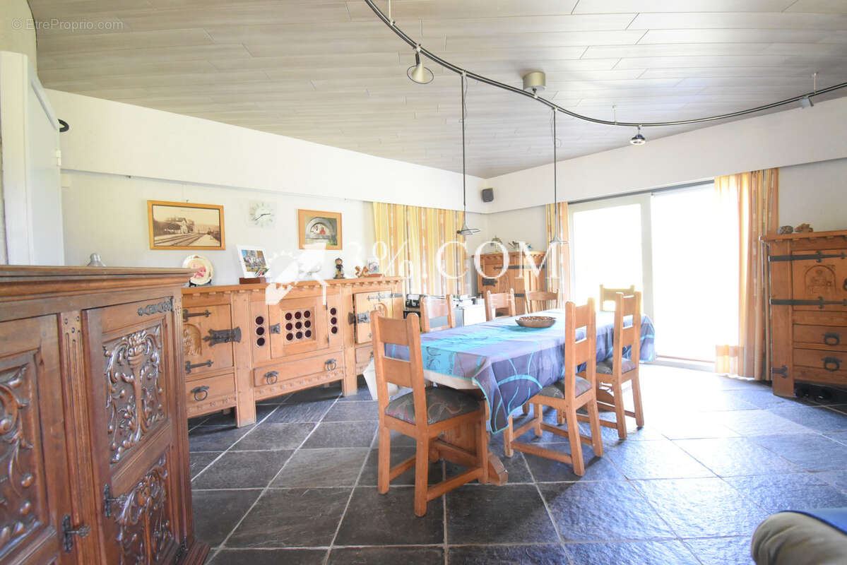 Maison d'exception dans un ancien château d'eau historique de 188 m2 avec 3 chambres, 2 salons, garage sur 1 7 - photo 2
