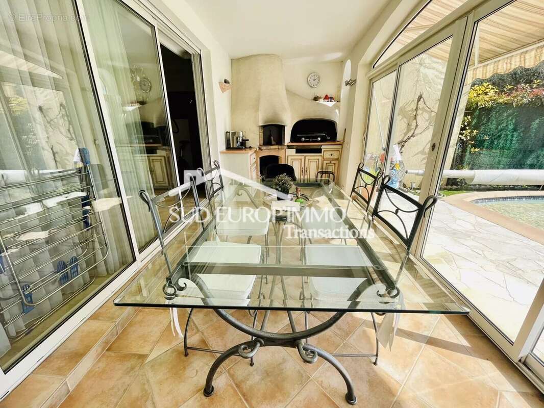 Maison à SAINT-LAURENT-DU-VAR