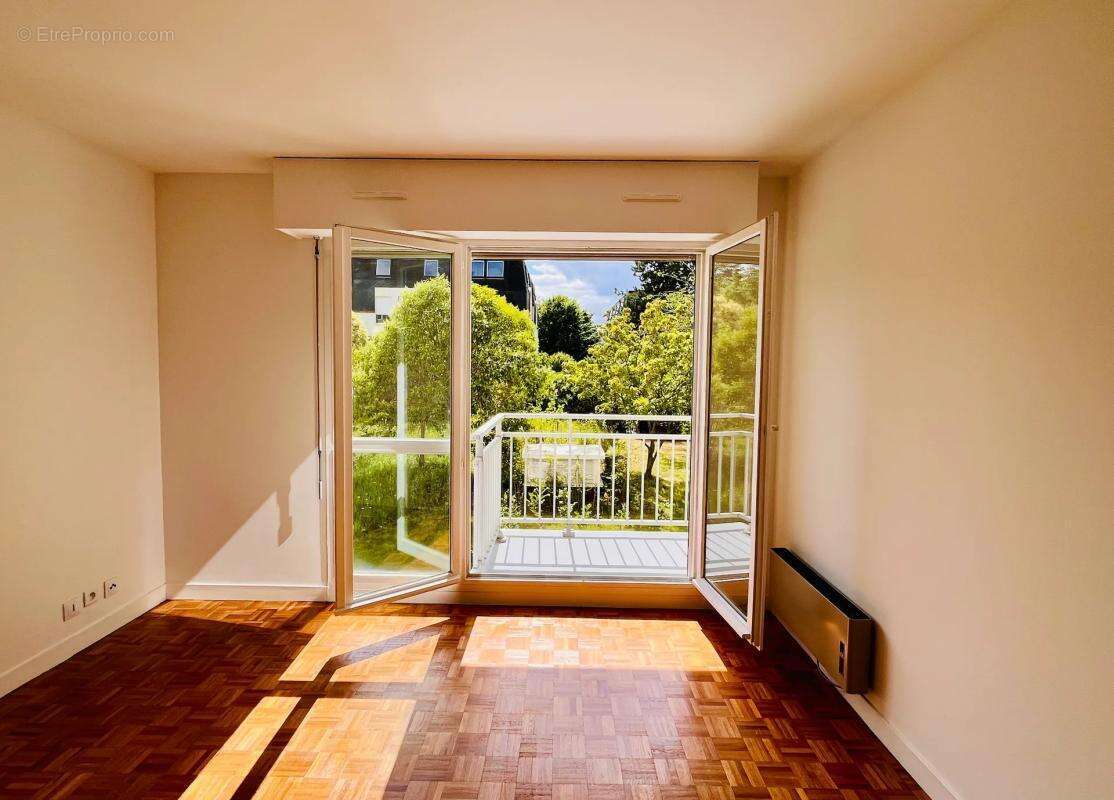 Appartement à LA GARENNE-COLOMBES