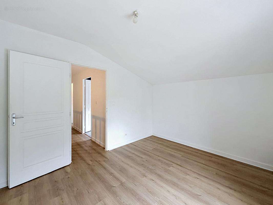 Appartement à SAINT-SYMPHORIEN-D'OZON