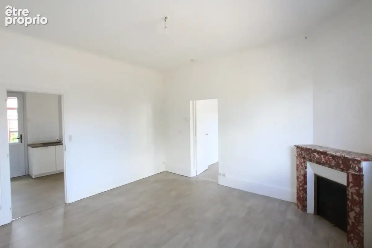 Idéal sans entretien, maison centre-ville avec cour et deux garages - photo 3