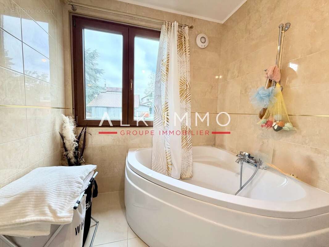 Appartement à VILLE-LA-GRAND