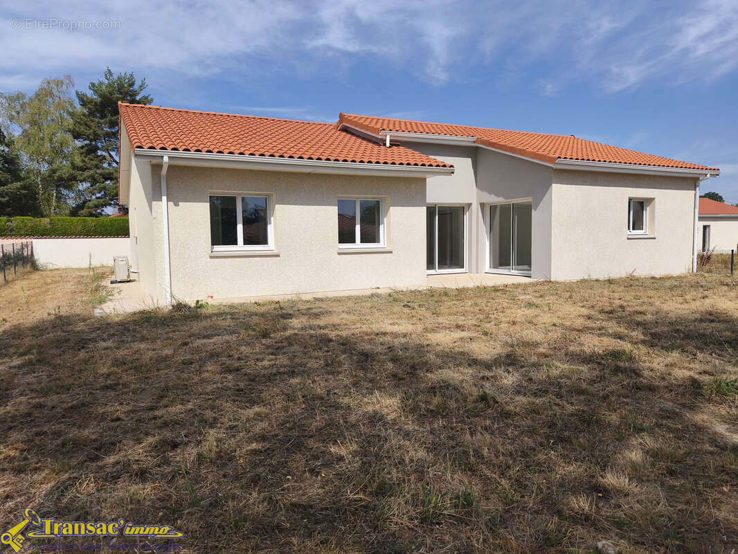 À Bulhon, villa neuve type F4 (RE2020 : construction 2024) avec garage et terrain clôturé. - photo 12