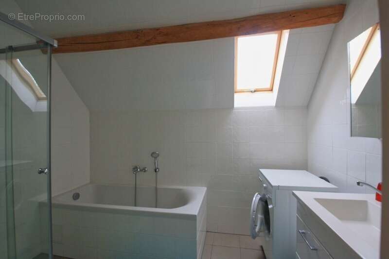 Maison à MONTAIGU-LE-BLIN