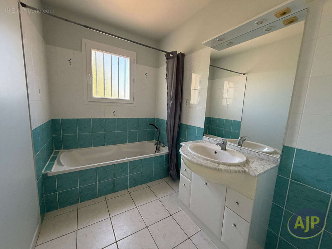 Maison de plain-pied de 95 m² ? Bien rare à Pons - photo 9