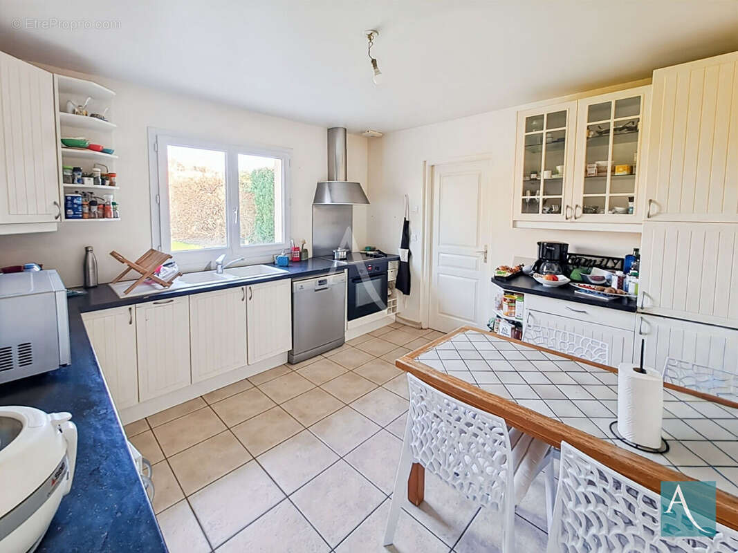 Maison à OLLAINVILLE