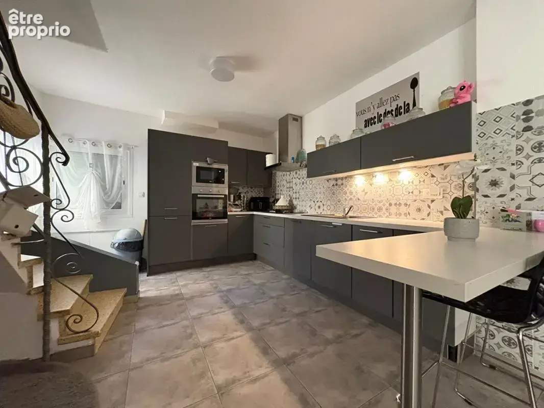 Maison  6 pièce(s) 136.77m2 - photo 2