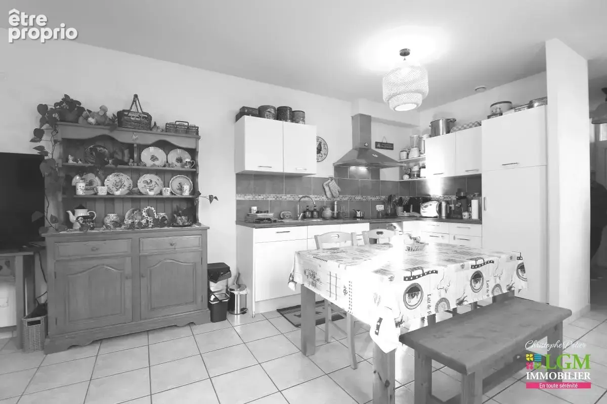 VALRÉAS (84) - Bel appartement lumineux au 1er étage de 77 m² - photo 3