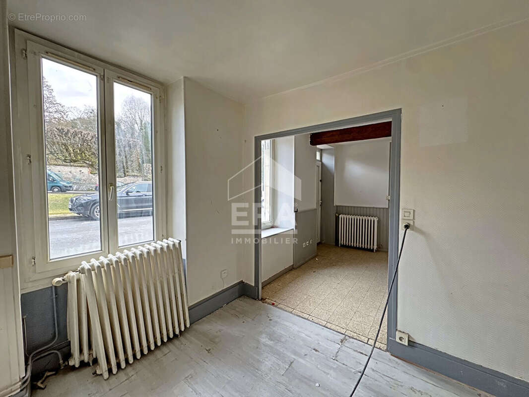 Maison à SAINT-JEAN-DE-BRAYE