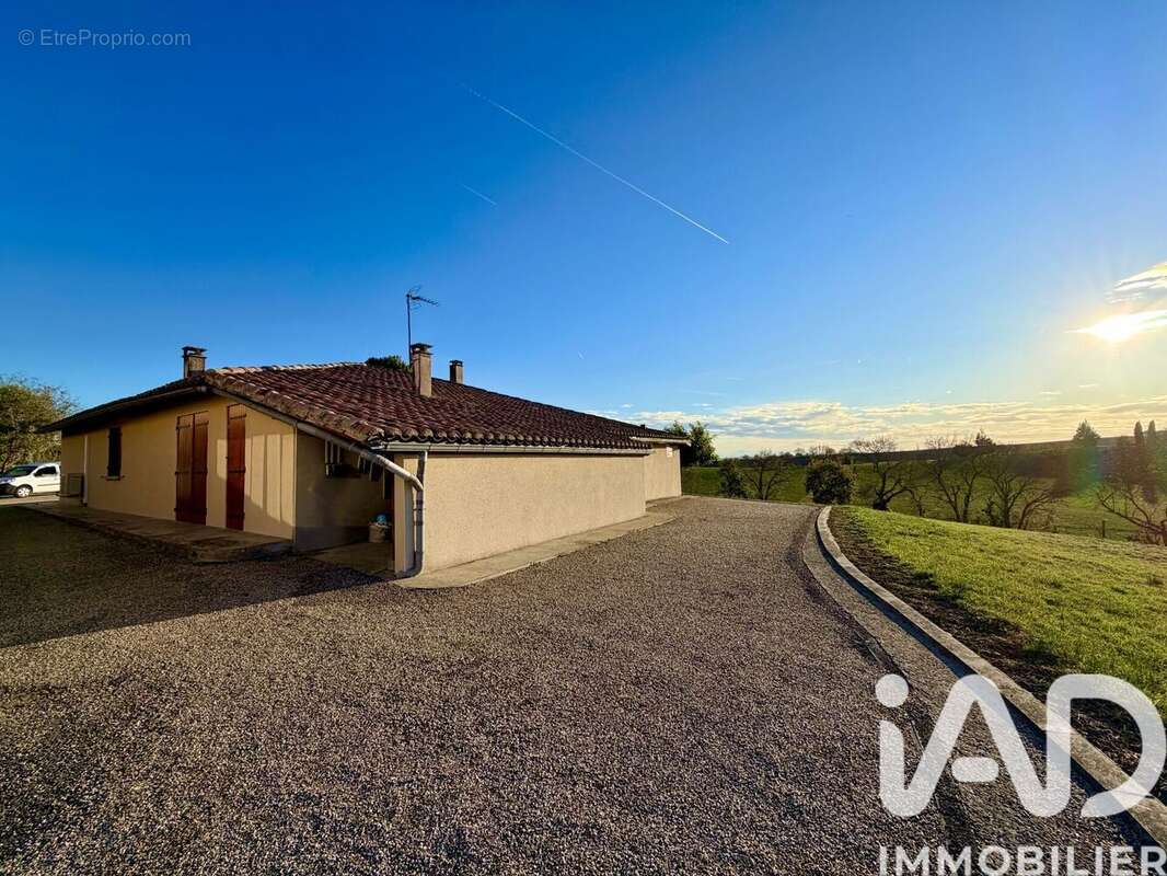 Maison 140 m² à Saint-Sauvy  - photo 4