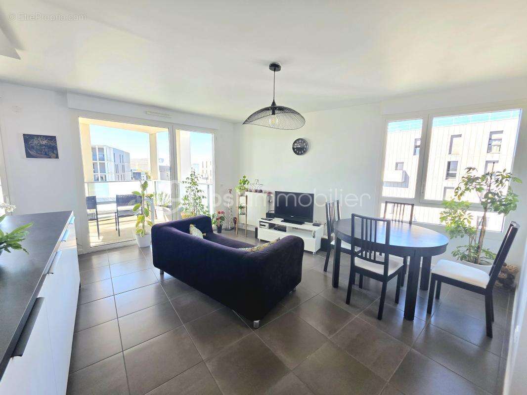 Exclusivité – Bel appartement T4/T5 de 93 m² au 8ème étage, terrasse plein ciel & double parking – Ginko - photo 2