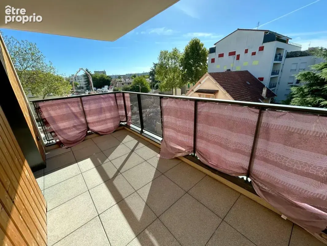 EXCLUSIVITÉ – Appartement T3 avec balcon et terrasse – Vénissieux, proche tramway - photo 8