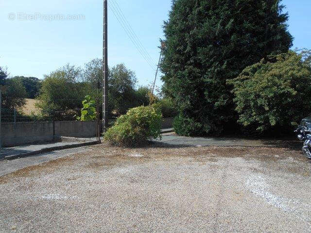 Maison familiale de plain-pied, de 86 m2 habitables, 3 chambres sur terrain de 1077 m2 - photo 2