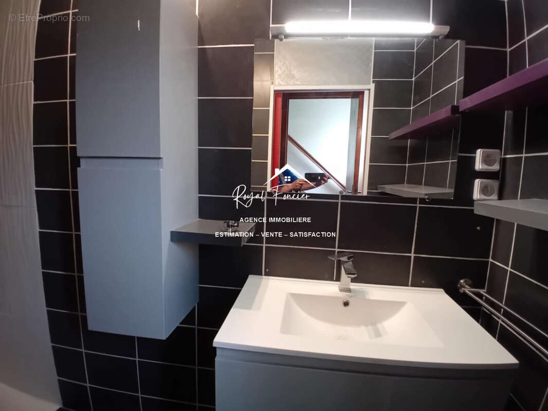 Salle d\&#039;eau - Maison à PREUILLY-SUR-CLAISE