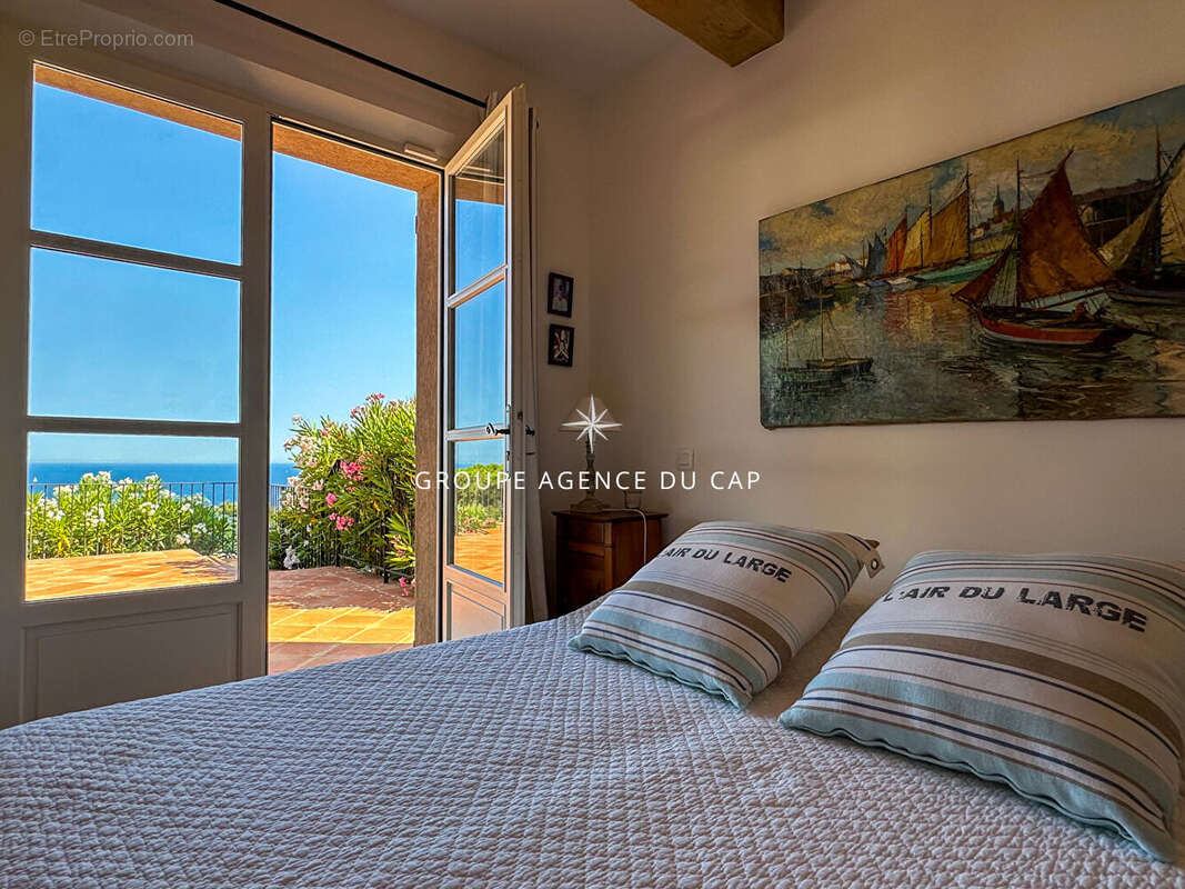 À vendre magnifique villa de type provençal aux issambres 180m2 vue mer sur le golfe de st tropez - photo 12