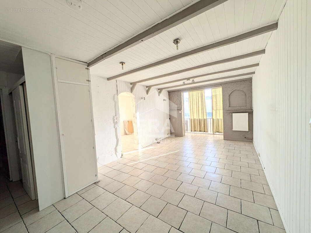 Appartement à MARSEILLE-4E