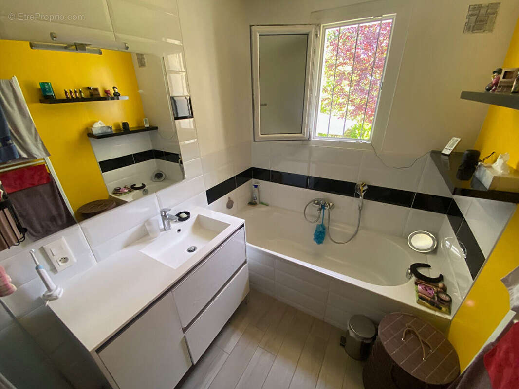 Dans impasse-maison renovee  de 7 pieces principales - photo 4